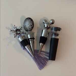 Silver Wine Bottle Stoppers Set